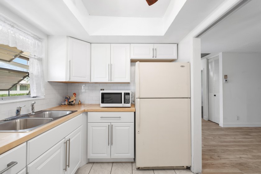 Very quiet, cozy unit directly across from laundry facilities - photo 4