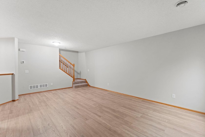 Discover the perfect blend of style and convenience in this - photo 11