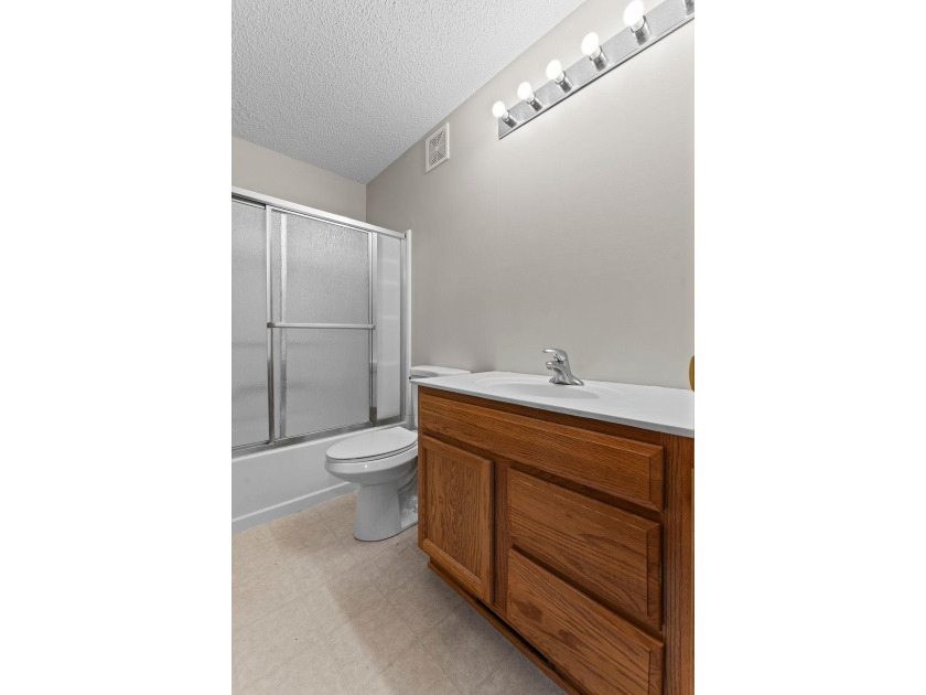 Discover the perfect blend of style and convenience in this - photo 25