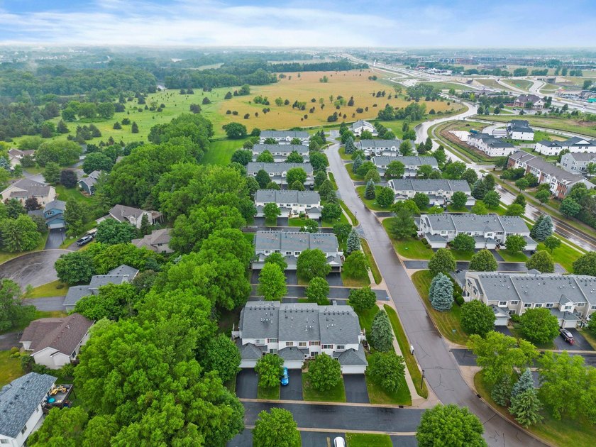 Discover the perfect blend of style and convenience in this - photo 39