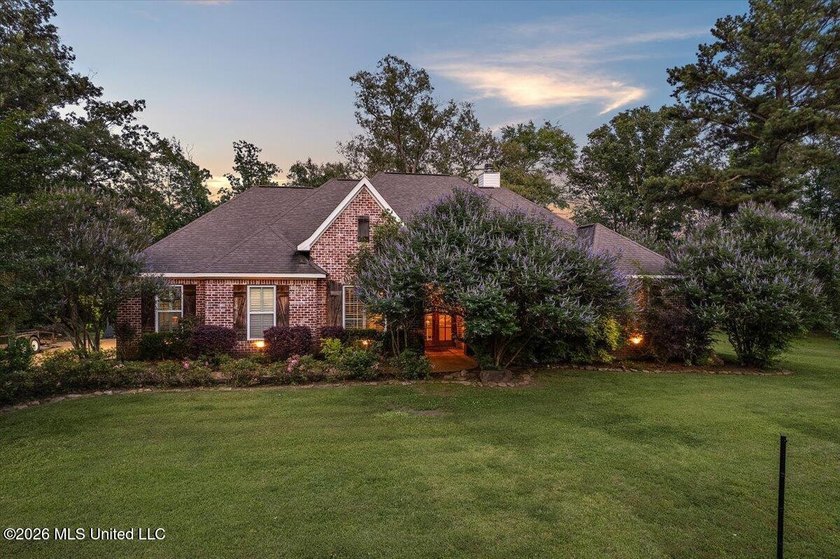 Welcome to 6 Red Head Pointe in Raymond! Tucked away in a quiet - photo 3