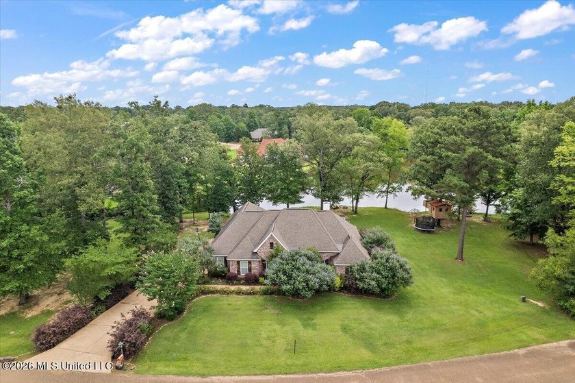 Welcome to 6 Red Head Pointe in Raymond! Tucked away in a quiet - photo 5