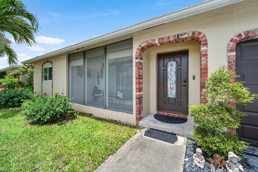 Discover this waterfront single-family home in the desirable - photo 8