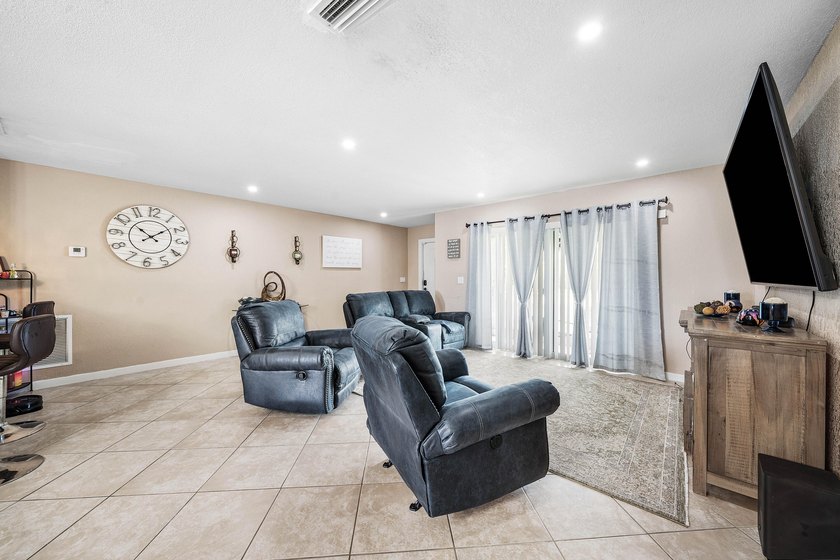 Discover this waterfront single-family home in the desirable - photo 9