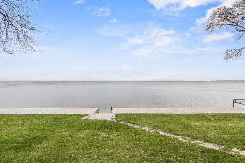 Premier bayfront property on Sunset Shores! Enjoy breathtaking - photo 32