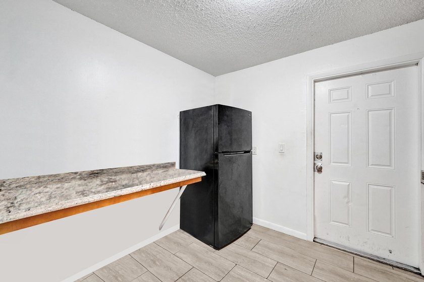 Exceptional opportunity to own a versatile residence in the - photo 10