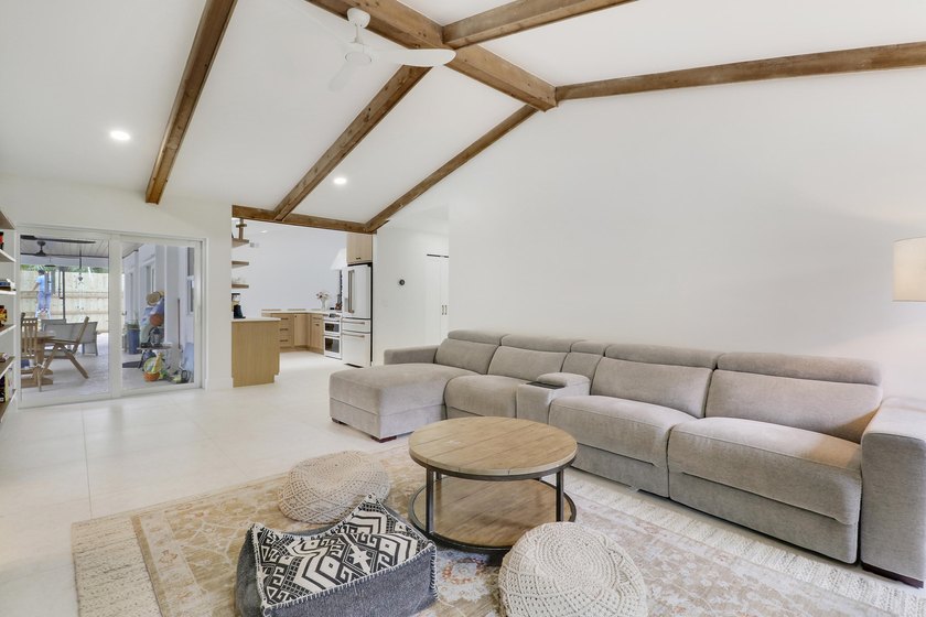 Welcome to 30 Chestnut Trail in the heart of Tequesta! This - photo 26