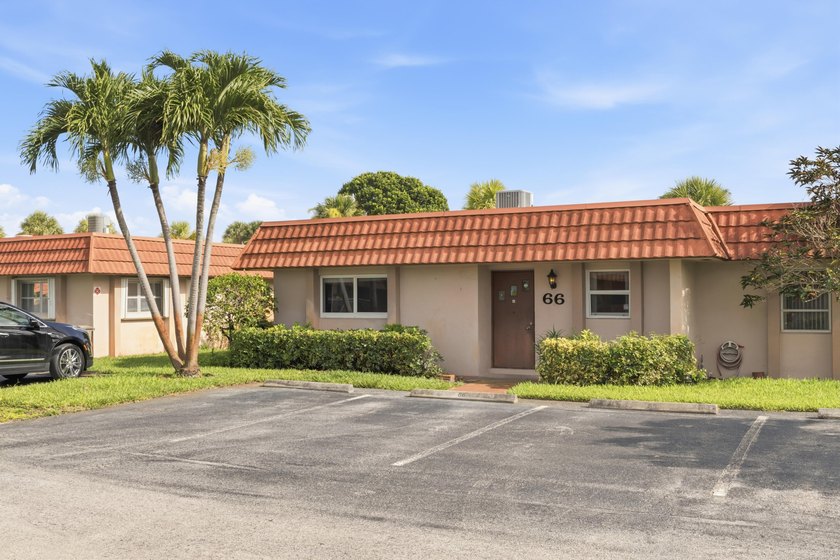 Bright and spacious 2BR/2BA corner condo in a desirable 55+ - photo 3