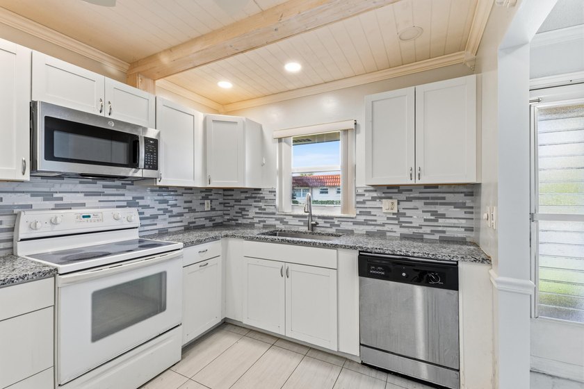 Bright and spacious 2BR/2BA corner condo in a desirable 55+ - photo 8