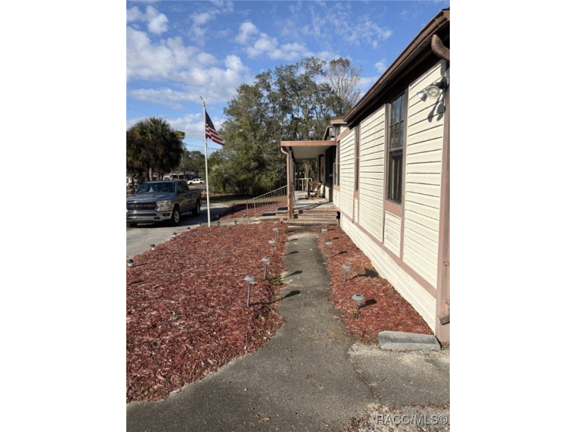 OPPORTUNITY KNOCKS! 3BR/2BA Plus Den/Ofc 1,472 SF on Half Acre! - photo 2
