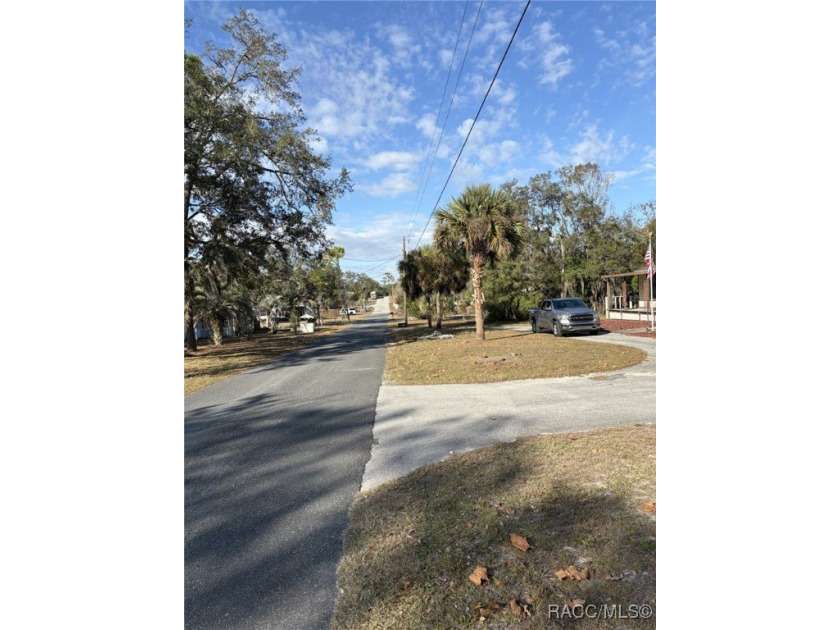 OPPORTUNITY KNOCKS! 3BR/2BA Plus Den/Ofc 1,472 SF on Half Acre! - photo 7