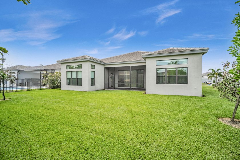 SPECTACULAR NEVER LIVED IN 3 BEDROOM 4 FULL BATHROOM SINGLE - photo 4