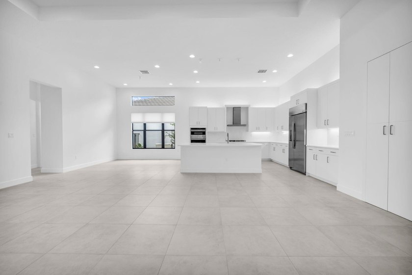 SPECTACULAR NEVER LIVED IN 3 BEDROOM 4 FULL BATHROOM SINGLE - photo 7