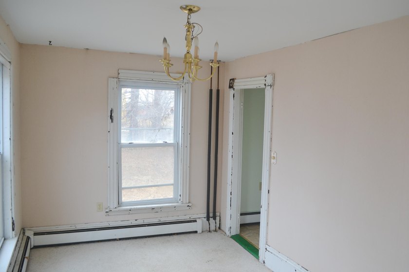 Small New England Farmhouse is close to downtown built - photo 12
