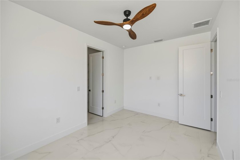 NEW AMAZING PRICE! STUNNING QUICK GULF ACCESS custom built 4/3/3 - photo 25