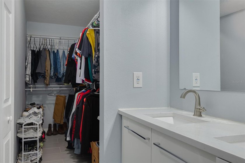 Immediate CASH FLOW and a PRIME LOCATION! This solid - photo 11