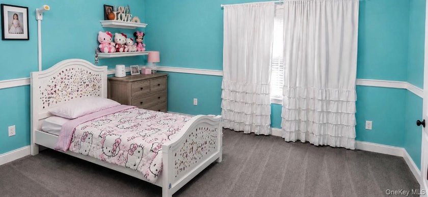 Welcome to resort-style living in this spacious and beautifully - photo 12