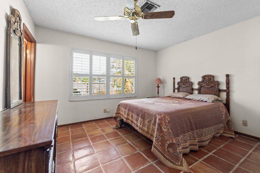 NO HOA! 3 bedroom/2 bath pool home located on a quiet street in - photo 17