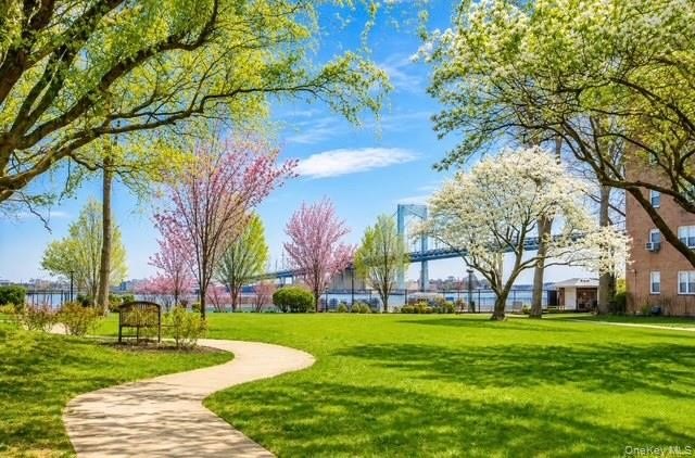 Welcome to resort-style living in this spacious and beautifully - photo 18