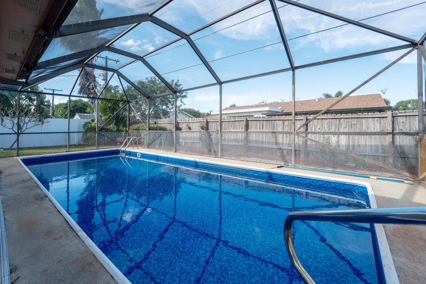 NO HOA! 3 bedroom/2 bath pool home located on a quiet street in - photo 22