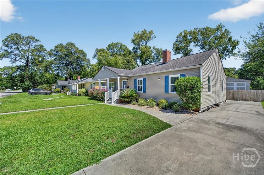 Welcome to 312 E 58th St, a beautifully maintained 3 bedroom, 2 - photo 4