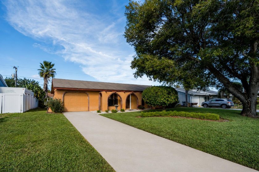 NO HOA! 3 bedroom/2 bath pool home located on a quiet street in - photo 28