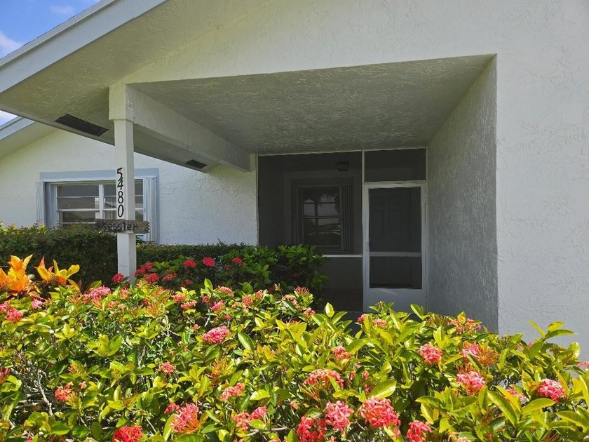 Discover this charming lakefront home with a spacious open floor - photo 6