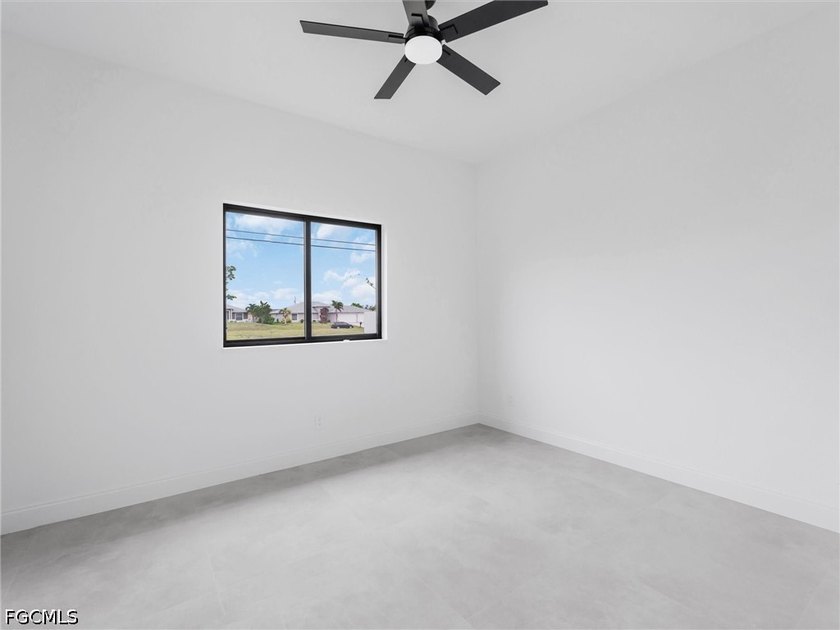 NEW CONSTRUCTION READY TO MOVE! This singlefamily home has 4 - photo 12