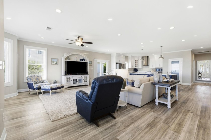 Five-bedroom, three-and-a-half-bathroom oceanfront estate with - photo 13
