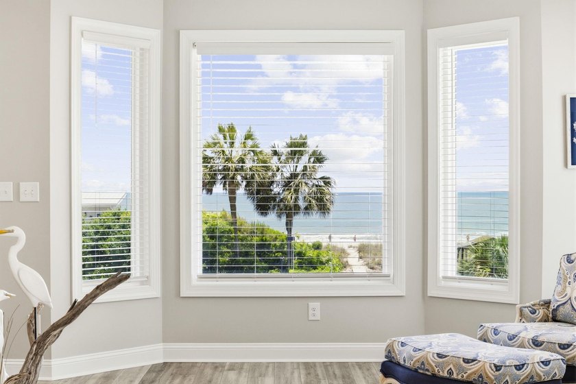 Five-bedroom, three-and-a-half-bathroom oceanfront estate with - photo 14