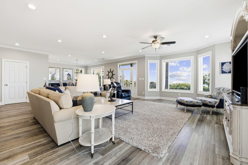 Five-bedroom, three-and-a-half-bathroom oceanfront estate with - photo 15