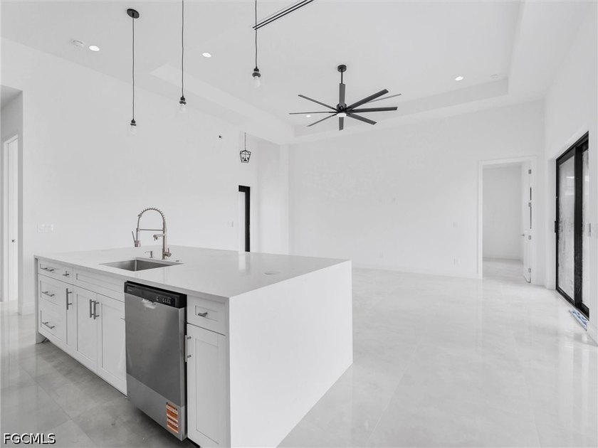 NEW CONSTRUCTION READY TO MOVE! This singlefamily home has 4 - photo 18