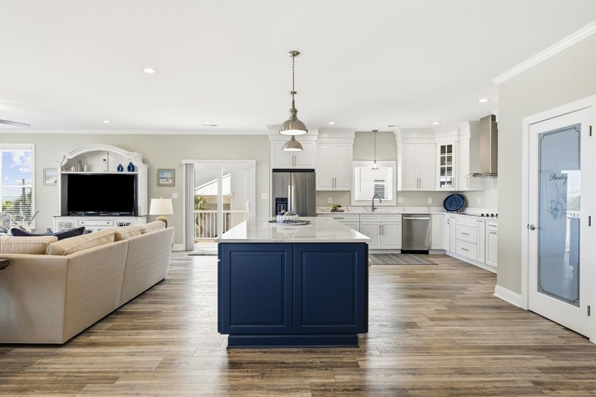 Five-bedroom, three-and-a-half-bathroom oceanfront estate with - photo 20
