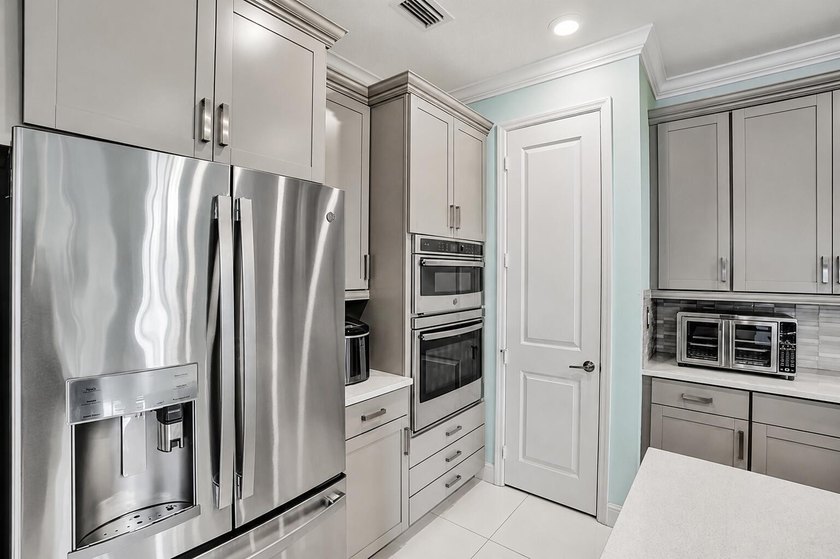 Welcome to this beautifully upgraded waterfront residence in - photo 23