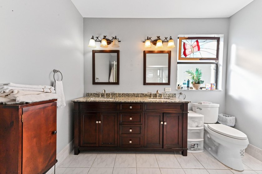 Discover the perfect blend of comfort and convenience in this - photo 10