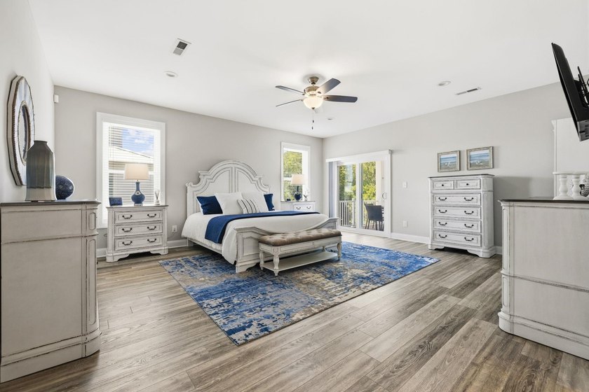 Five-bedroom, three-and-a-half-bathroom oceanfront estate with - photo 32