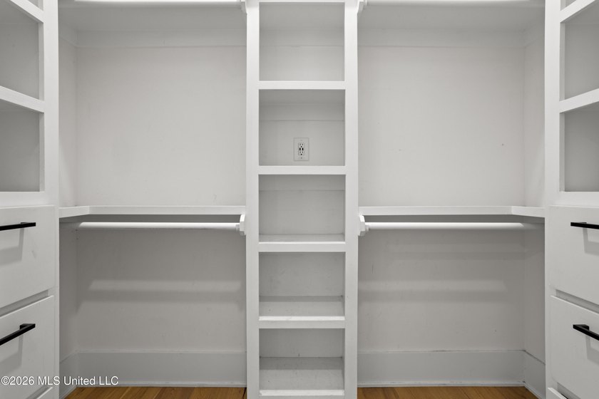 Thoughtfully designed for both elegant everyday living and - photo 33