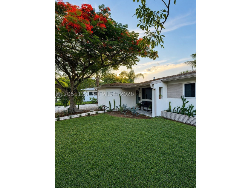 Completely remodeled with a designer's eye, this beautiful home - photo 2