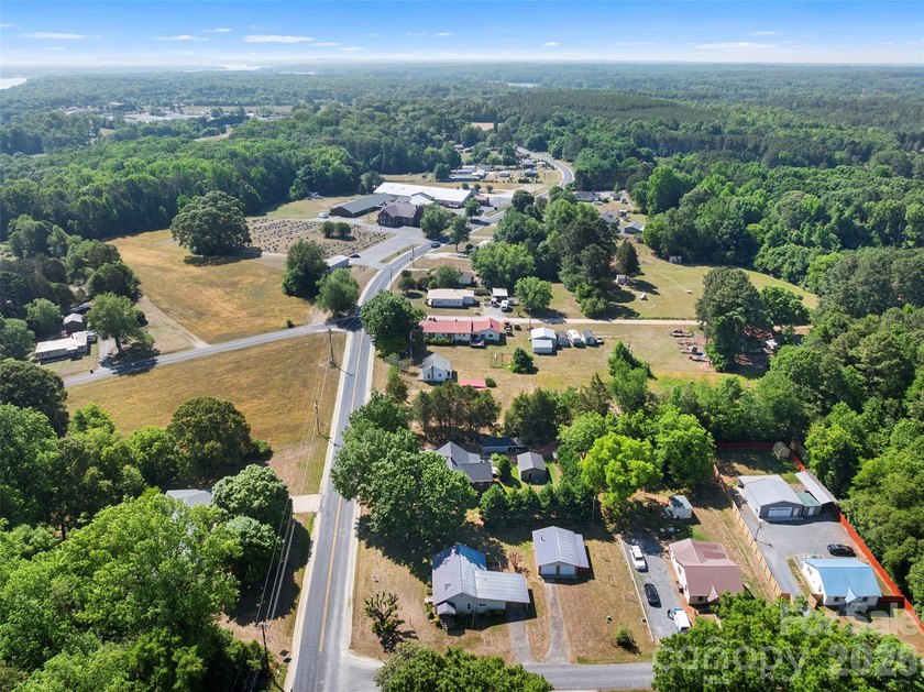 Your opportunity for a quiet country home, conveniently located - photo 19