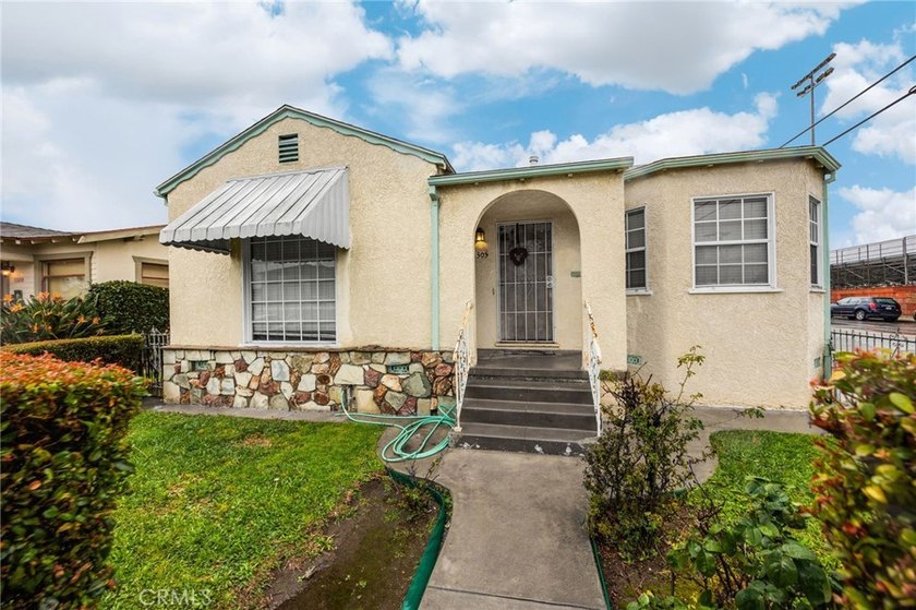 Charming 2-Bedroom, 1-Bath Home Situated on a spacious lot in - photo 2
