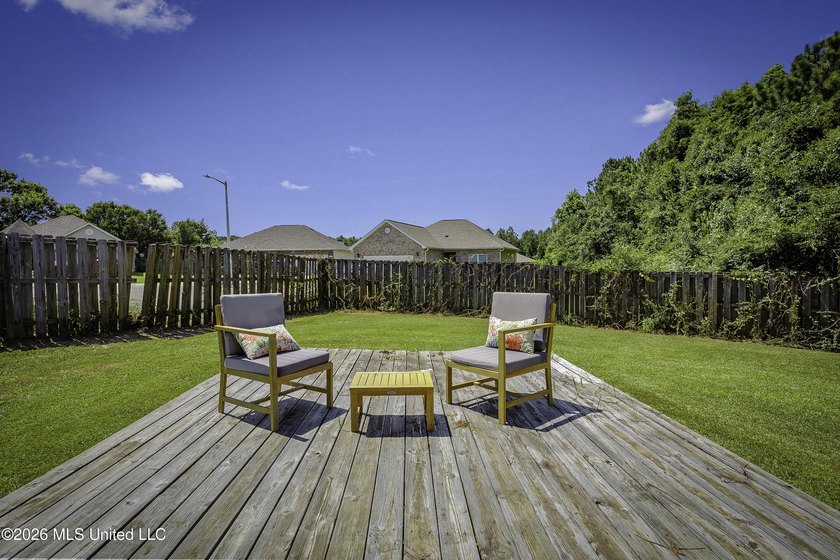 Welcome home to this charming 3-bedroom home offering comfort - photo 26