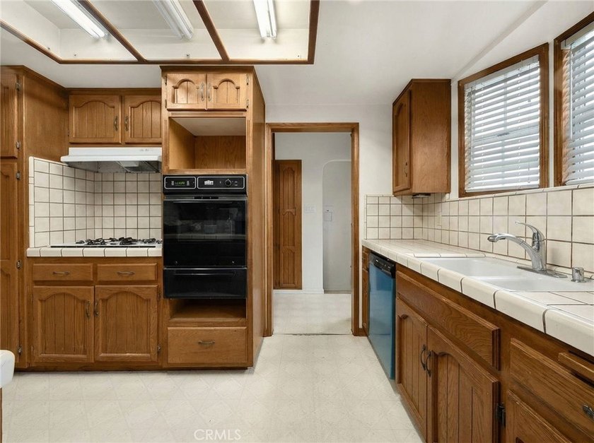 Charming 2-Bedroom, 1-Bath Home Situated on a spacious lot in - photo 6