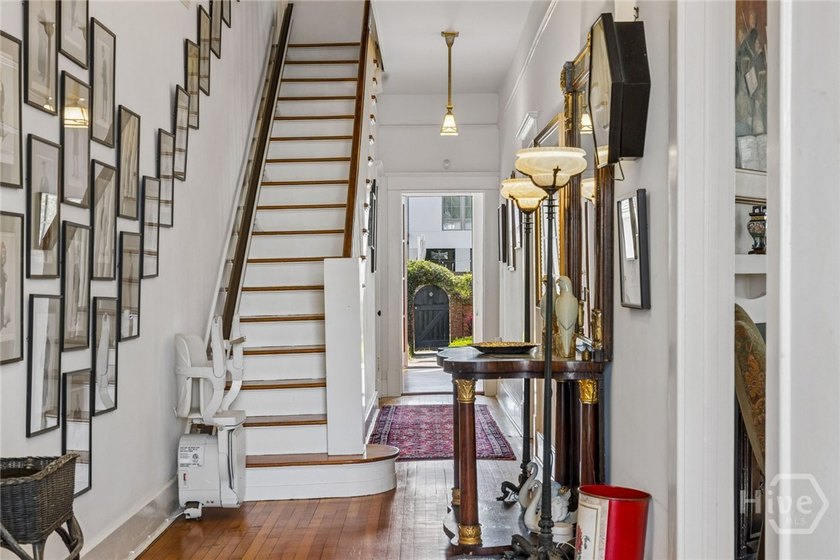 A large 1921 classic bungalow in historic Baldwin Park.There is - photo 7
