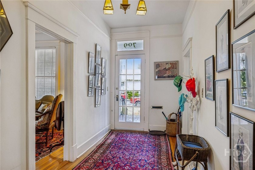 A large 1921 classic bungalow in historic Baldwin Park.There is - photo 8