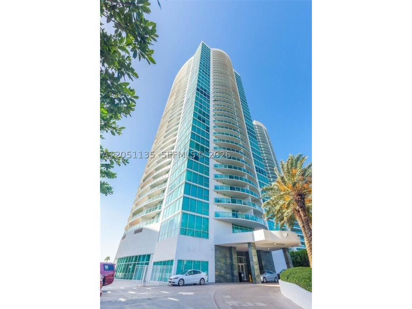 Beautiful 1-bedroom, 1-bathroom condo at Skyline on Brickell! - photo 8