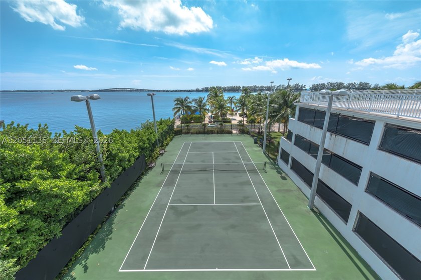 Beautiful 1-bedroom, 1-bathroom condo at Skyline on Brickell! - photo 10