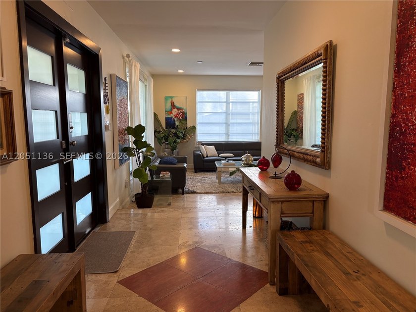 Nestled in one of Hollywood's most desirable neighborhoods, this - photo 4