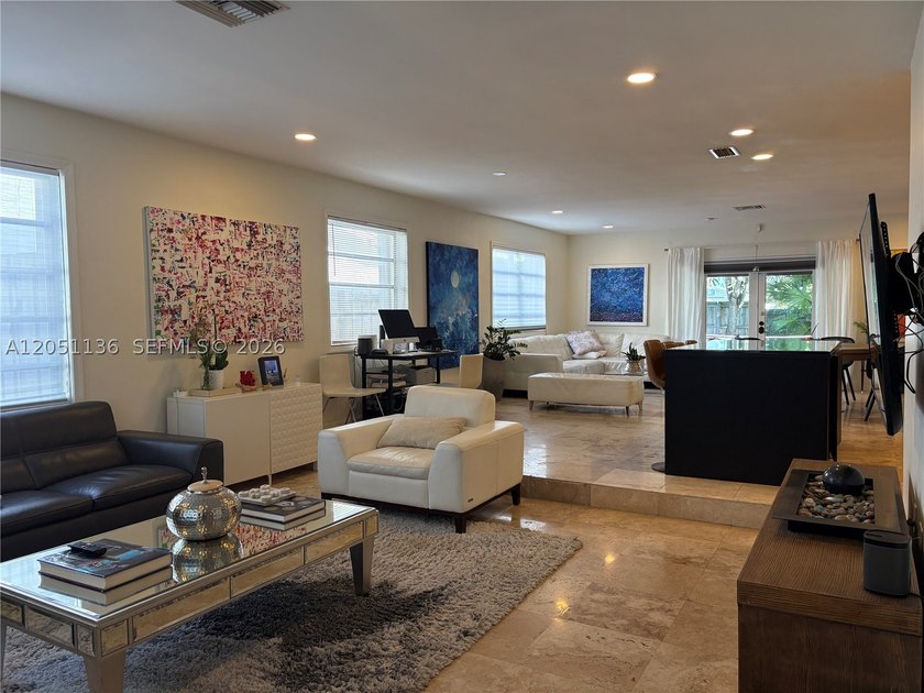 Nestled in one of Hollywood's most desirable neighborhoods, this - photo 5