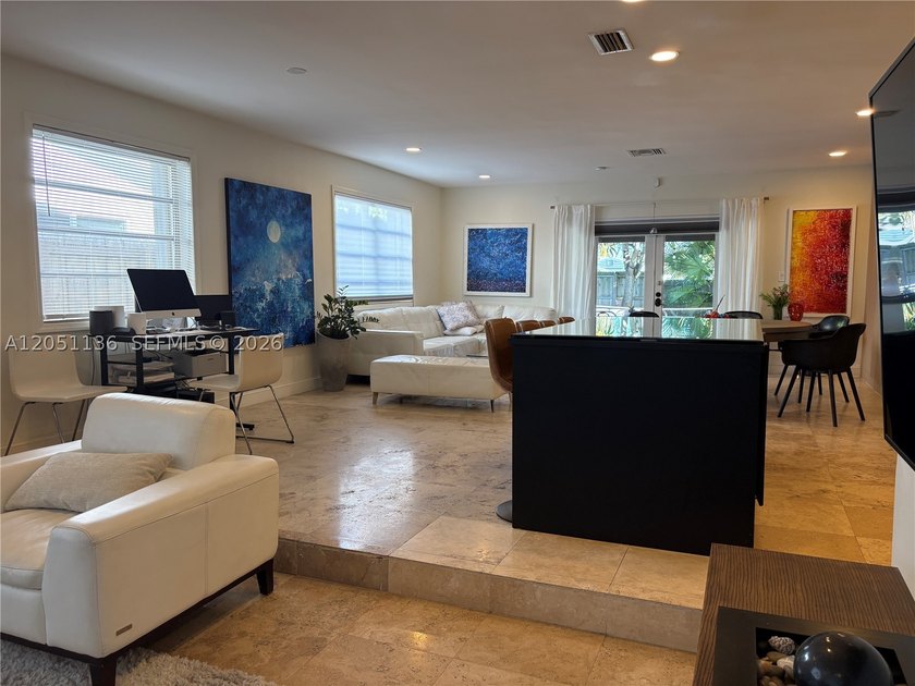 Nestled in one of Hollywood's most desirable neighborhoods, this - photo 6