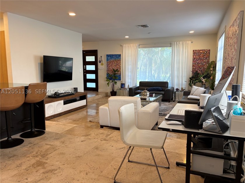 Nestled in one of Hollywood's most desirable neighborhoods, this - photo 8